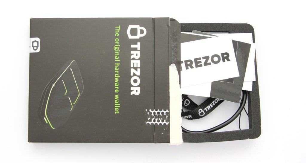 Trezor Karton geöffnet