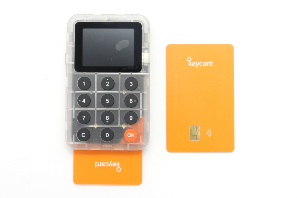 Carcasa frontal con tarjeta